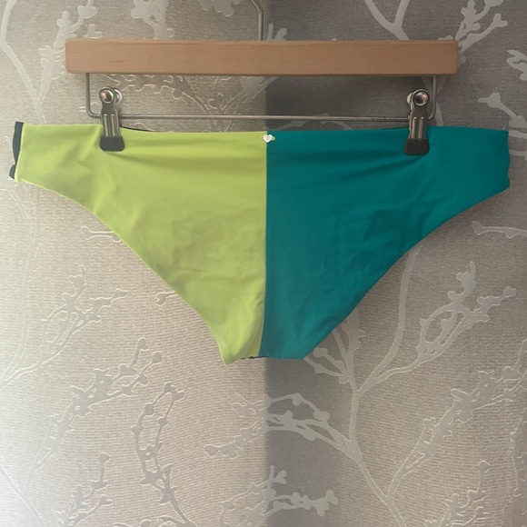 Bikini - Picture 5 of 6